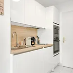 Estello - Comfortable Terrace Parking Apartamento