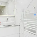 Estello - Comfortable Terrace Parking Appartamento