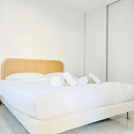 Estello - Comfortable Terrace Parking *