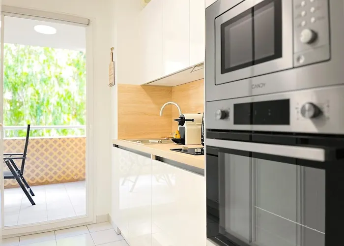 Estello - Comfortable Terrace Parking