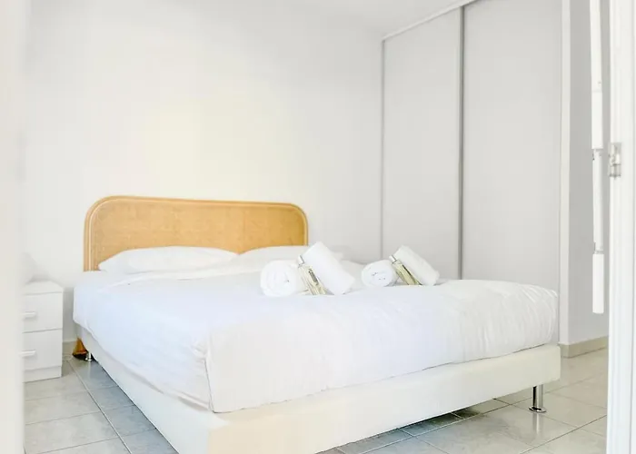 Estello - Comfortable Terrace Parking *