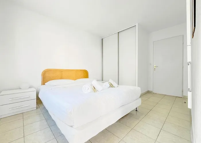 Estello - Comfortable Terrace Parking Daire *