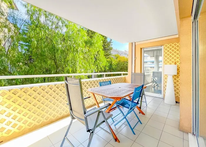 Estello - Comfortable Terrace Parking